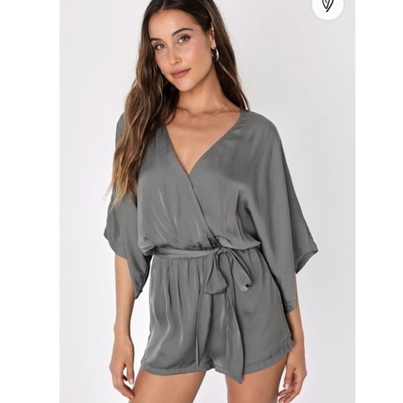 Lulus NWT satin surplice romper LG sexy datenight party summer festival feminine - Picture 2 of 4